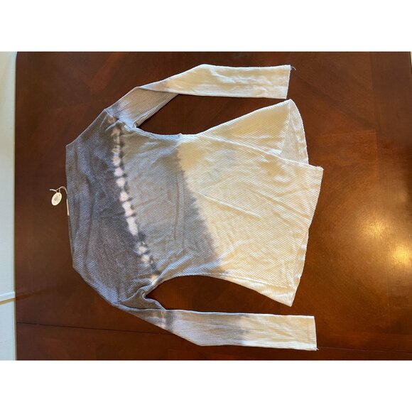 Tie-Dye Long-Sleeve Asymmetrical Hem Top by maplesage - Picture 8 of 9